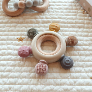 初めての色々感触、あきない工夫、思わず夢中！ BUMPY TEETHER（バンピーティーザー）