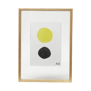 余白が写真を引き立たせる A4サイズのフレーム CAN-02