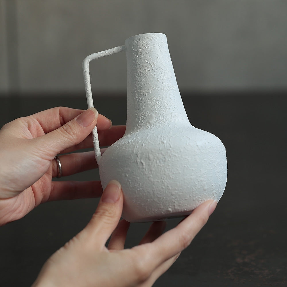 描く前のカンバスから生まれた白美の陰影 Carlstein（カールステイン