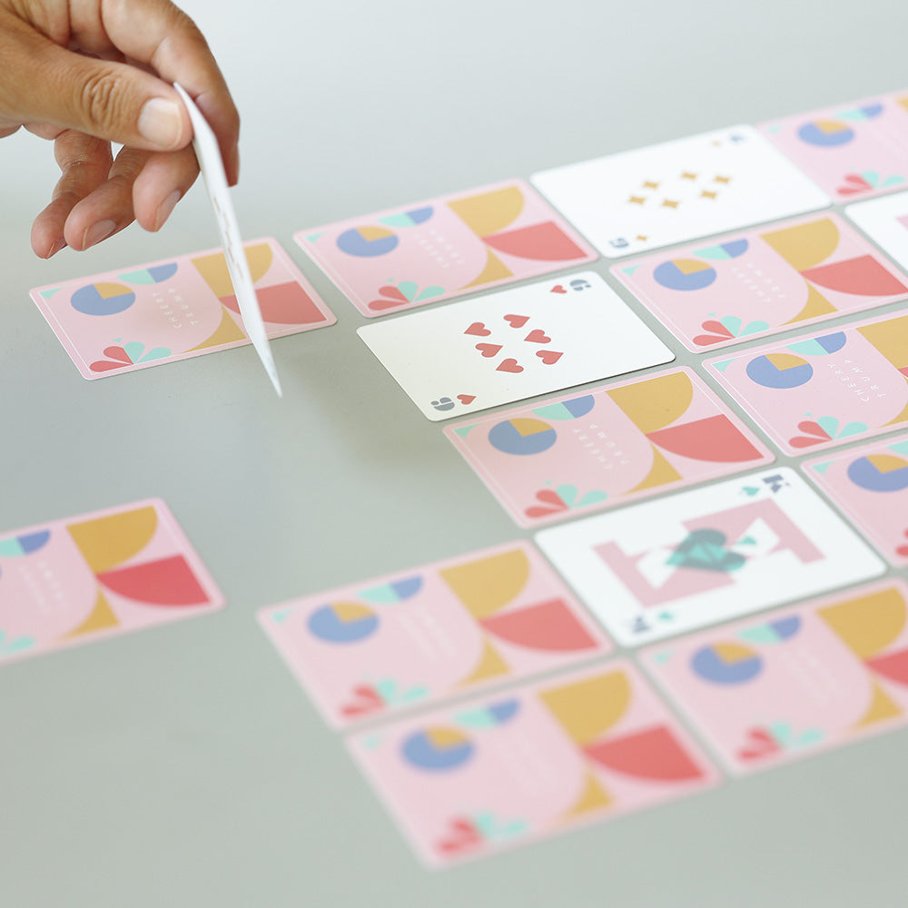 遊ぶ前に、つい自慢したくなる木箱入りトランプ CHEERY TRUMP