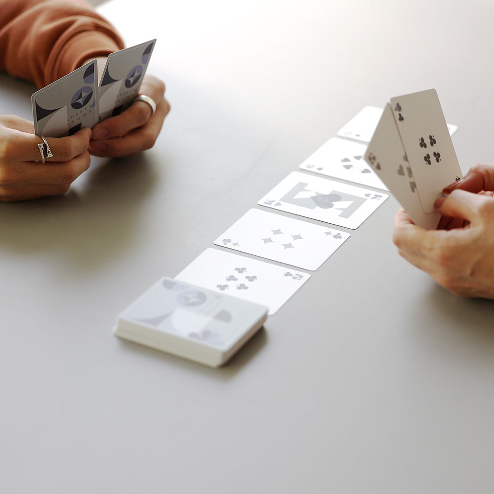 遊ぶ前に、つい自慢したくなる木箱入りトランプ CHEERY TRUMP