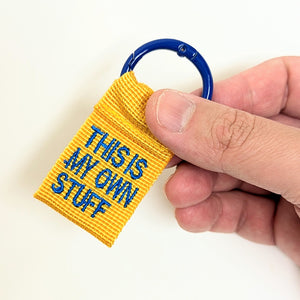 厚みのあるタフなナイロンテープを使用した COLLEGE LETTER TAG（カレッジレタータグ）