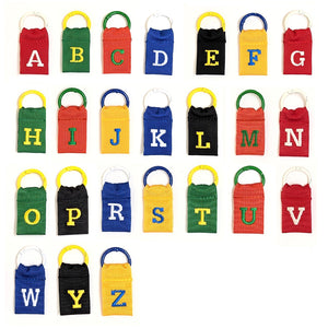 厚みのあるタフなナイロンテープを使用した COLLEGE LETTER TAG（カレッジレタータグ）