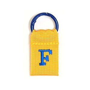 厚みのあるタフなナイロンテープを使用した COLLEGE LETTER TAG（カレッジレタータグ）