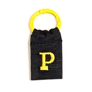 厚みのあるタフなナイロンテープを使用した COLLEGE LETTER TAG（カレッジレタータグ）