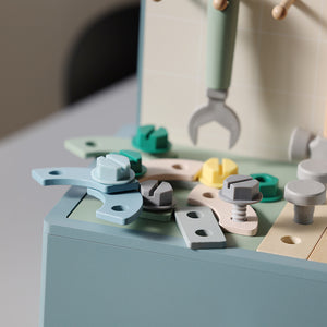 クルクル、トントン、ネジネジ 想像力を養う体験玩具 CRAFT TOOLBOX（クラフト ツールボックス）