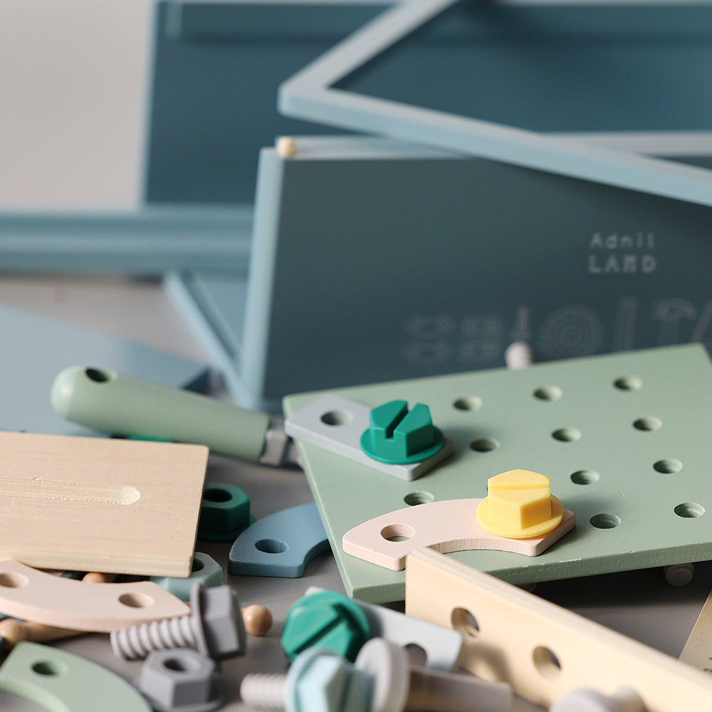 クルクル、トントン、ネジネジ 想像力を養う体験玩具 CRAFT TOOLBOX