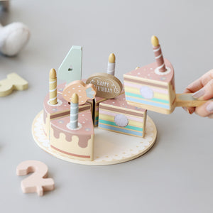 毎日が記念日気分 木のぬくもりを感じるマイケーキ CUTTING BIRTHDAY CAKE（カッティング バースデー ケーキ）
