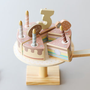 毎日が記念日気分 木のぬくもりを感じるマイケーキ CUTTING BIRTHDAY CAKE（カッティング バースデー ケーキ）