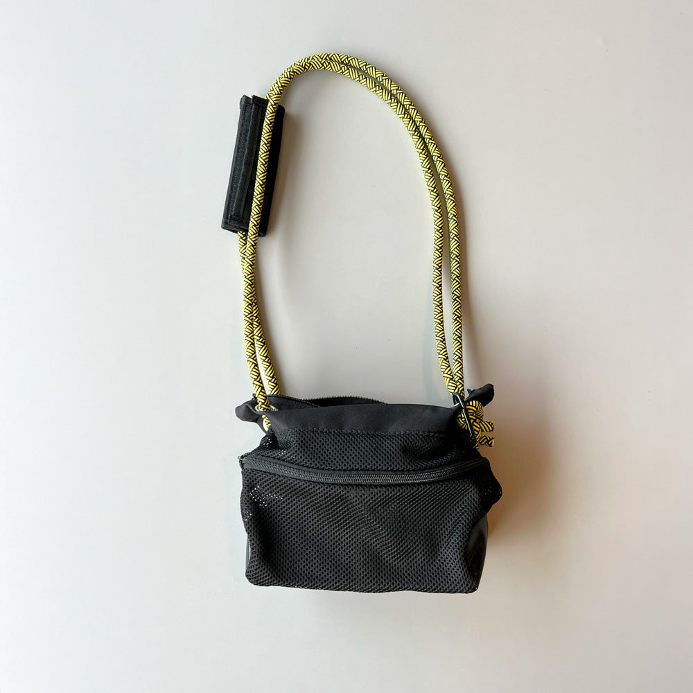 中心部分が伸びて容量が増えるメッシュバッグ CYCLE BAG MESH MINI