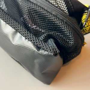 中心部分が伸びて容量が増えるメッシュバッグ CYCLE BAG MESH MINI
