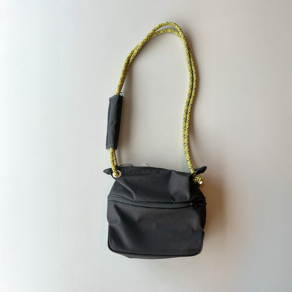 中心部分が伸びて容量が増えるバッグ CYCLE BAG MINI