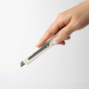 尻尾の部分が刃先になった小鳥モチーフのカッターナイフ doodoo BIRD Cutter Knife