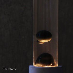 点灯すると呼吸をするように流動的に形を変えながらコンクリートの筒を行き来する Dripping Lamp（ドリッピングランプ）