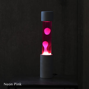 点灯すると呼吸をするように流動的に形を変えながらコンクリートの筒を行き来する Dripping Lamp（ドリッピングランプ）