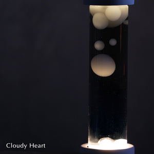 点灯すると呼吸をするように流動的に形を変えながらコンクリートの筒を行き来する Dripping Lamp（ドリッピングランプ）