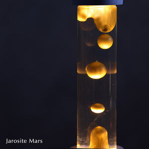 点灯すると呼吸をするように流動的に形を変えながらコンクリートの筒を行き来する Dripping Lamp（ドリッピングランプ）