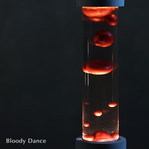 点灯すると呼吸をするように流動的に形を変えながらコンクリートの筒を行き来する Dripping Lamp（ドリッピングランプ）