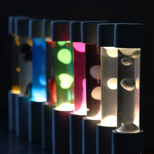 点灯すると呼吸をするように流動的に形を変えながらコンクリートの筒を行き来する Dripping Lamp（ドリッピングランプ）