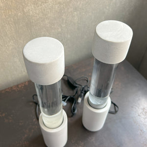 点灯すると呼吸をするように流動的に形を変えながらコンクリートの筒を行き来する Dripping Lamp（ドリッピングランプ）
