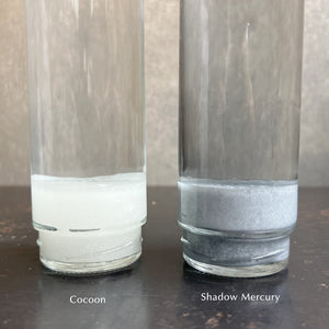 点灯すると呼吸をするように流動的に形を変えながらコンクリートの筒を行き来する Dripping Lamp（ドリッピングランプ）