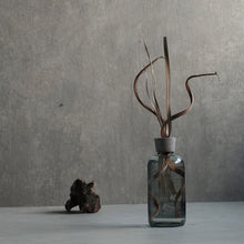 画像をギャラリービューアに読み込む, 香りが持つ世界が映り込む 大容量のディフューザー Enel（エネル）
