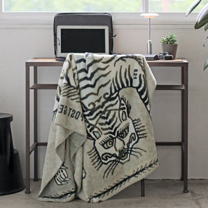 柔らかな手触りが心地よい 90×150cmの大判サイズ FLANNEL FLEECE BLANKET（フランネル フリースブランケット）
