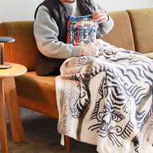 画像をギャラリービューアに読み込む, 柔らかな手触りが心地よい 90×150cmの大判サイズ FLANNEL FLEECE BLANKET（フランネル フリースブランケット）
