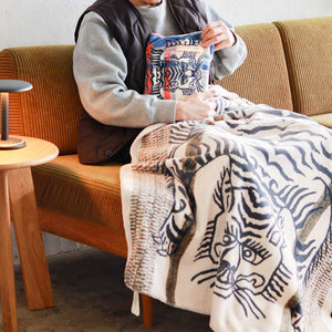 柔らかな手触りが心地よい 90×150cmの大判サイズ FLANNEL FLEECE BLANKET（フランネル フリースブランケット）