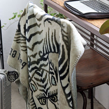 画像をギャラリービューアに読み込む, 柔らかな手触りが心地よい 90×150cmの大判サイズ FLANNEL FLEECE BLANKET（フランネル フリースブランケット）

