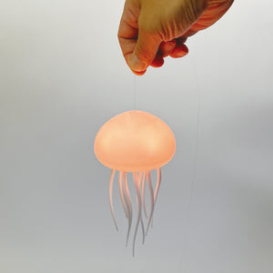 七色に輝く、リビングの海底世界 FLOATING JELLY FISH（フローティングジェリーフィッシュ）