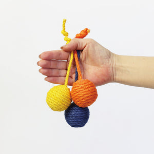 壁やドアノブに掛けられるペット用おもちゃ FUNNY SISAL ROPE BALLS