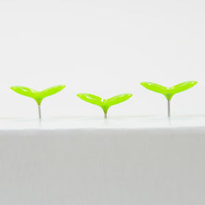 小さな新芽が顔を出したような、かわいいフォルムのプッシュピン Green Pin（グリーンピン）5本セット