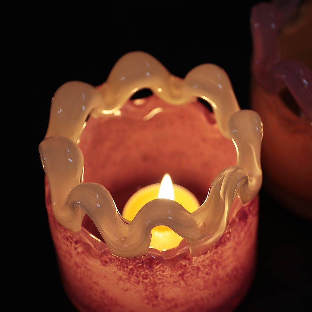 水面の波紋を閉じ込めたかのような優雅さを演出するフラワー