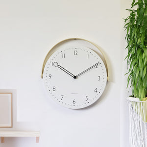 どんな角度からも見やすく調整できる時計 iNE（イネ）