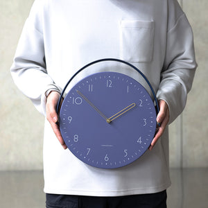 どんな角度からも見やすく調整できる時計 iNE（イネ）