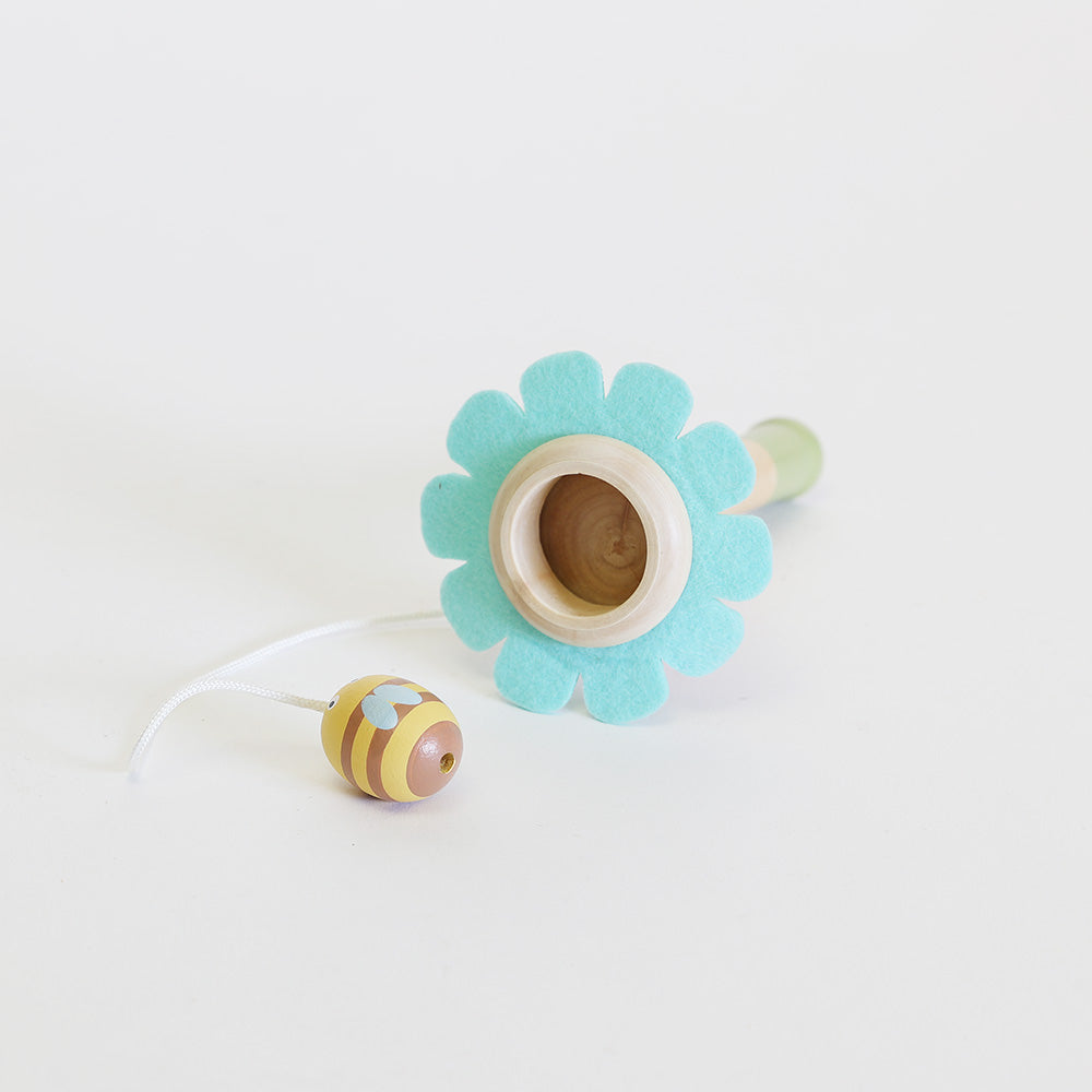 花と昆虫、小鳥たちが織りなす楽しさ！お子様の初めてのけん玉 KENDAMA