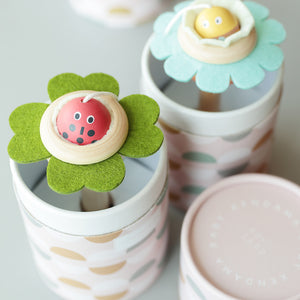 花と昆虫、小鳥たちが織りなす楽しさ！お子様の初めてのけん玉 KENDAMA BABY（ケンダマ ベビー）