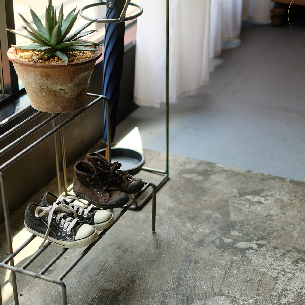 植物を引き立てるワイドタイプのプランタースタンド KNOP plant stands