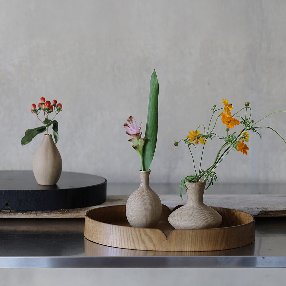 木の模様を丁寧にプリントした陶器製の一輪挿し KOKKOLA（コッコラ