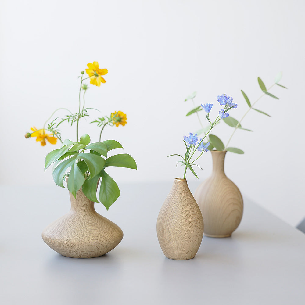 木の模様を丁寧にプリントした陶器製の一輪挿し KOKKOLA（コッコラ