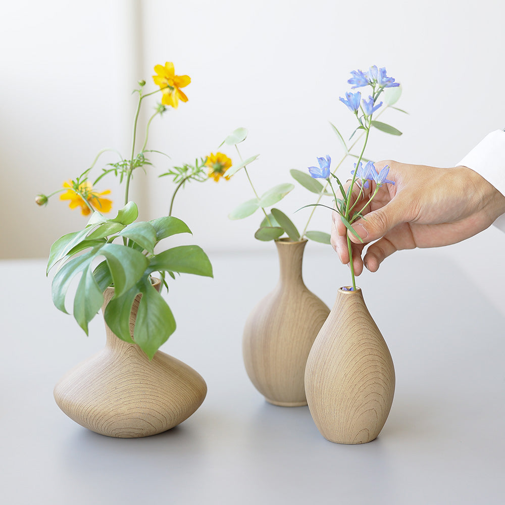 木の模様を丁寧にプリントした陶器製の一輪挿し KOKKOLA（コッコラ