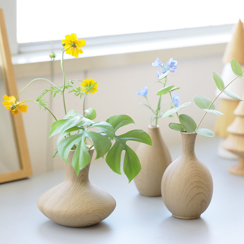 木の模様を丁寧にプリントした陶器製の一輪挿し KOKKOLA（コッコラ