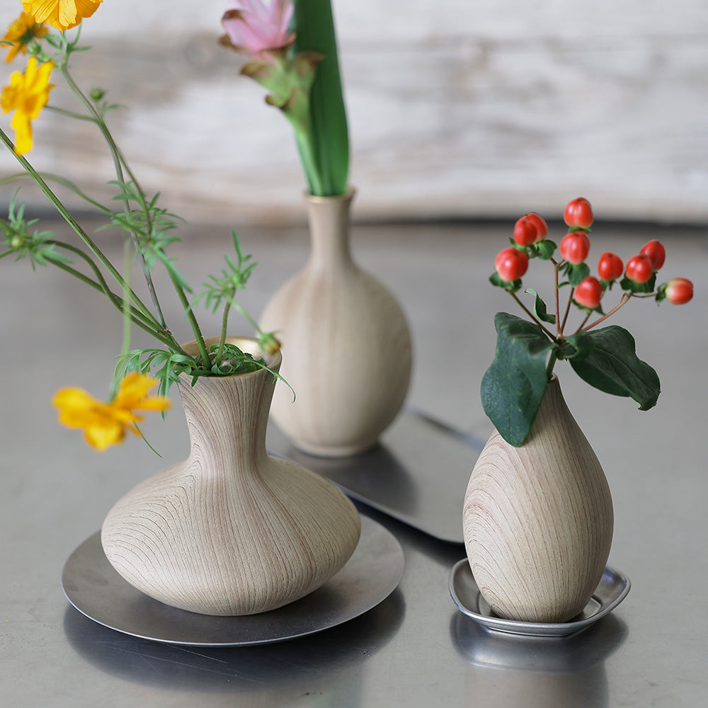 木の模様を丁寧にプリントした陶器製の一輪挿し KOKKOLA（コッコラ