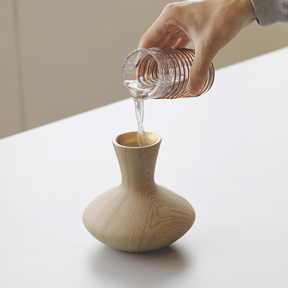 木の模様を丁寧にプリントした陶器製の一輪挿し KOKKOLA（コッコラ