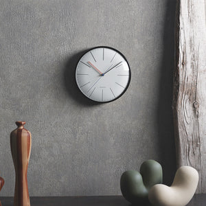 湾曲したフェイスに合わせてカーブに沿う針が時を飾る電波時計 KUPPEL CLOCK（クペル クロック）
