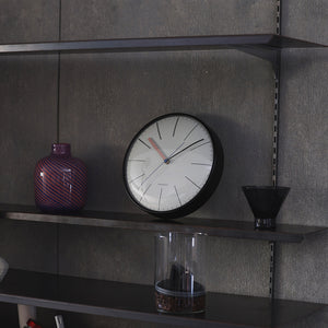 湾曲したフェイスに合わせてカーブに沿う針が時を飾る電波時計 KUPPEL CLOCK（クペル クロック）