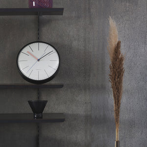 湾曲したフェイスに合わせてカーブに沿う針が時を飾る電波時計 KUPPEL CLOCK（クペル クロック）