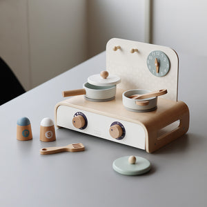 音も動きも楽しい、お子さまの創造力を引き出す木製のキッチンセット KURUKURU COOKER（クルクル クッカー）