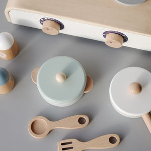 音も動きも楽しい、お子さまの創造力を引き出す木製のキッチンセット KURUKURU COOKER（クルクル クッカー）